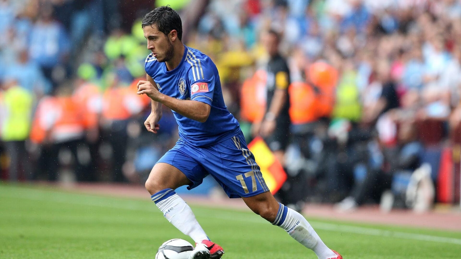 意大利骑手吉尔·托马斯在2024年国际马术联合会障碍赛世界巡回赛中获得个人第六名,表现出色。