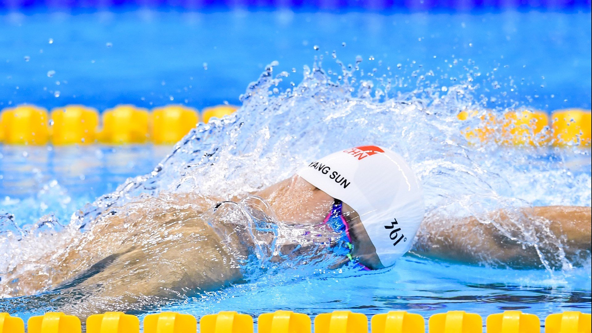 开云体育-意大利骑手弗洛尔·德·温内在2024年欧洲三项赛锦标赛中获得个人铜牌，表现出色。